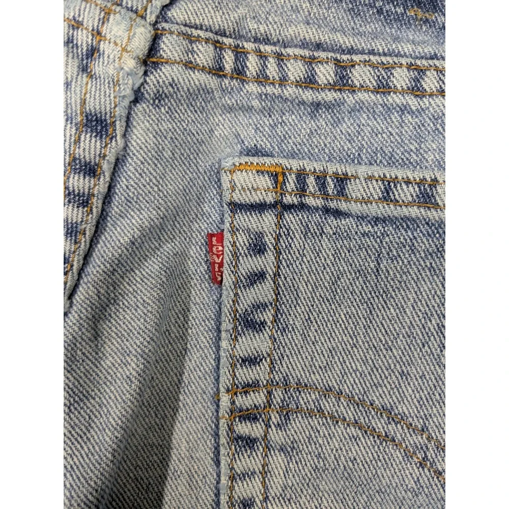 Vintage Levis 560 Loose Fit Tapered Leg Jeans Light Wash Made in USA 32x30